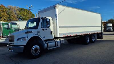 Freightliner M2 106 26 ft Box Truck - 350HP, 6 Speed Automatic, Roll up Door, Liftgate