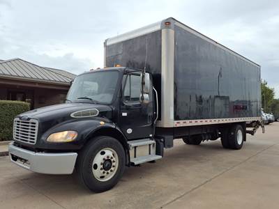 Freightliner M2 106 26 ft Box Truck - 240HP, 6 Speed Automatic, Roll up Door, Liftgate
