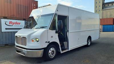 Freightliner MT45 18 ft Box Truck - 200HP, 6 Speed Automatic, Roll up Door, Liftgate