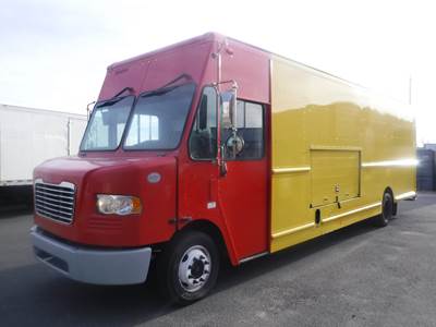 Freightliner MT55 24 ft Box Truck - 200HP, 6 Speed Automatic, Roll up Door
