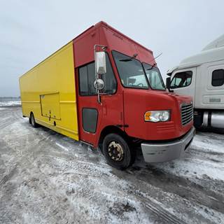 Freightliner MT55 24 ft Box Truck - 200HP, 6 Speed Automatic, Roll up Door
