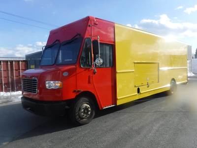 Freightliner MT55 24 ft Box Truck - 200HP, 6 Speed Automatic, Roll up Door