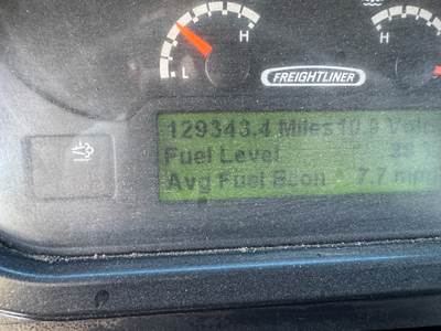 Freightliner MT55 24 ft Box Truck - 200HP, 6 Speed Automatic, Roll up Door