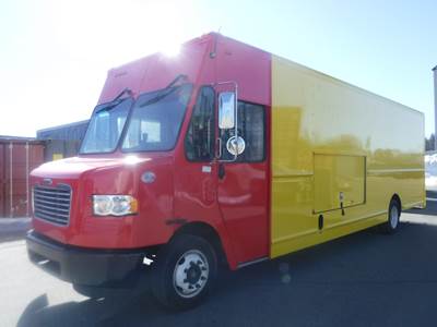Freightliner MT55 24 ft Box Truck - 6 Speed Automatic, Roll up Door