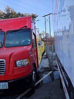 Freightliner MT55 24 ft Box Truck - 6 Speed Automatic, Roll up Door