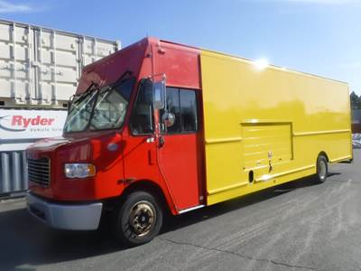 Freightliner MT55 24 ft Box Truck - 200HP, 6 Speed Automatic, Roll up Door