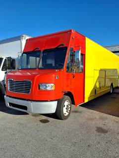 Freightliner MT55 24 ft Box Truck - 200HP, 6 Speed Automatic, Roll up Door