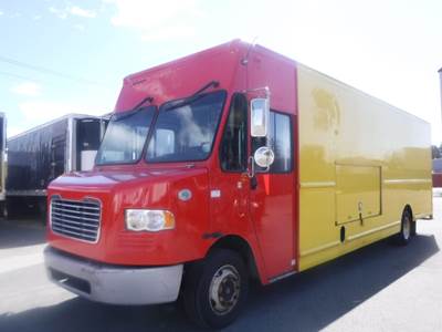 Freightliner MT55 24 ft Box Truck - 200HP, 6 Speed Automatic, Roll up Door