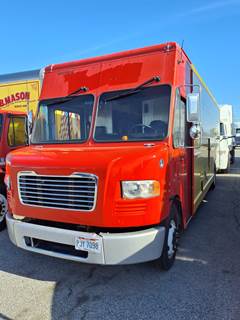 Freightliner MT55 24 ft Box Truck - 200HP, 6 Speed Automatic, Roll up Door