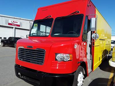 Freightliner MT55 24 ft Box Truck - 200HP, 6 Speed Automatic, Roll up Door