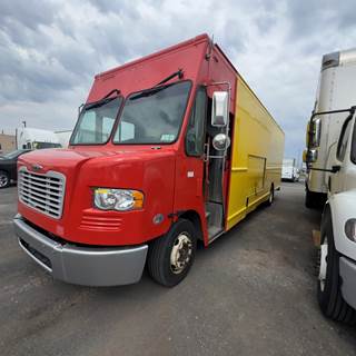 Freightliner MT55 24 ft Box Truck - 200HP, 6 Speed Automatic, Roll up Door
