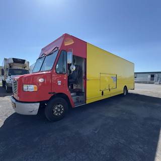 Freightliner MT55 24 ft Box Truck - 200HP, 6 Speed Automatic, Roll up Door