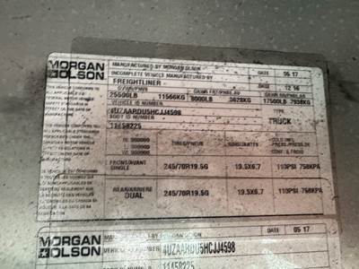 Freightliner MT55 24 ft Box Truck - 200HP, 6 Speed Automatic, Roll up Door