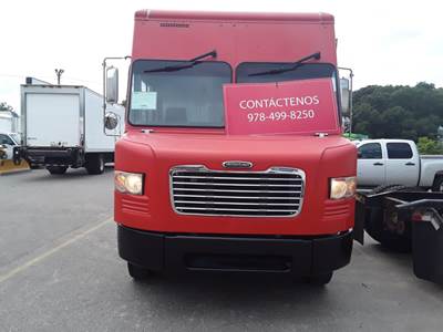 Freightliner MT55 24 ft Box Truck - 200HP, 6 Speed Automatic, Roll up Door