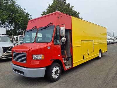 Freightliner MT55 24 ft Box Truck - 200HP, 6 Speed Automatic, Roll up Door