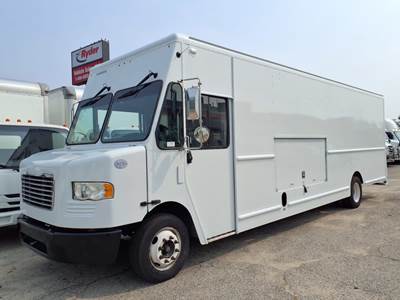 Freightliner MT55 24 ft Box Truck - 200HP, 6 Speed Automatic, Roll up Door