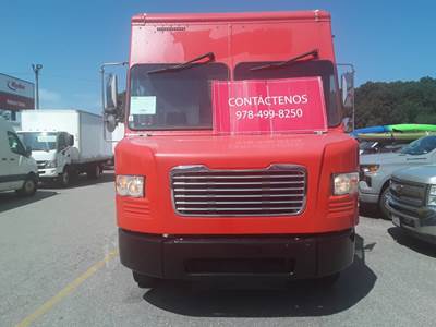 Freightliner MT55 24 ft Box Truck - 200HP, 6 Speed Automatic, Roll up Door