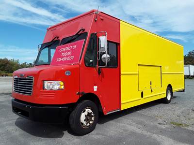 Freightliner MT55 22 ft Box Truck - 200HP, 6 Speed Automatic, Roll up Door