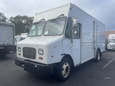 Freightliner MT55 18 ft Box Truck - 200HP, 9 Speed Automatic, Roll up Door