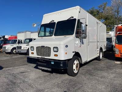 Freightliner MT55 18 ft Box Truck - 200HP, 9 Speed Automatic, Roll up Door