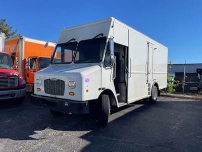 Freightliner MT55 18 ft Box Truck - 200HP, 9 Speed Automatic, Swing Door