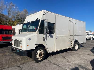 Freightliner MT55 18 ft Box Truck - 200HP, 9 Speed Automatic, Roll up Door