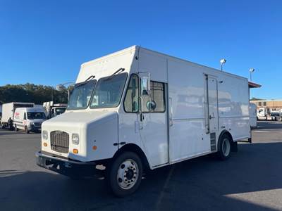 Freightliner MT55 18 ft Box Truck - 200HP, 9 Speed Automatic, Roll up Door