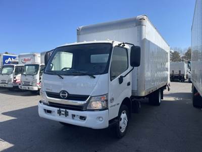 Hino 195 20 ft Box Truck - 210HP, 6 Speed Automatic, Roll up Door, Liftgate