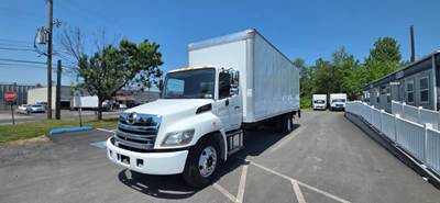 Hino 268 26 ft Box Truck - 220HP, 6 Speed Automatic, Roll up Door, Liftgate