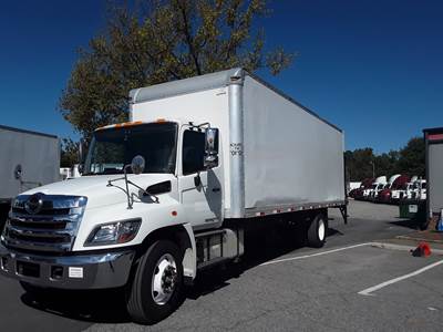 Hino 338 26 ft Box Truck - 260HP, 6 Speed Automatic, Roll up Door, Liftgate