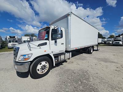 Hino 338 26 ft Box Truck - 260HP, 6 Speed Automatic, Roll up Door, Liftgate