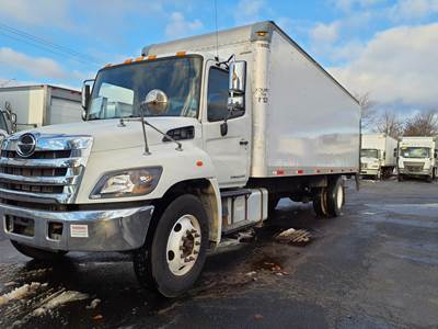 Hino 338 26 ft Box Truck - 260HP, 6 Speed Automatic, Roll up Door, Liftgate