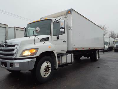 Hino 338 26 ft Box Truck - 260HP, 6 Speed Automatic, Roll up Door, Liftgate