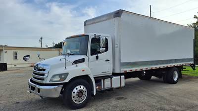 Hino 338 26 ft Box Truck - 260HP, 6 Speed Automatic, Roll up Door, Liftgate