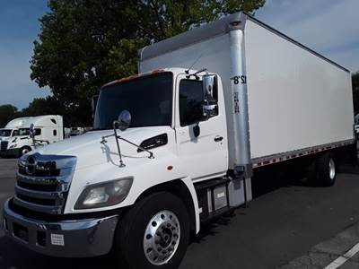 Hino 338 26 ft Box Truck - 260HP, 6 Speed Automatic, Roll up Door, Liftgate