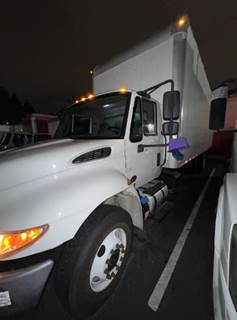 International 4300 26 ft Box Truck - 240HP, 6 Speed Automatic, Roll up Door, Liftgate