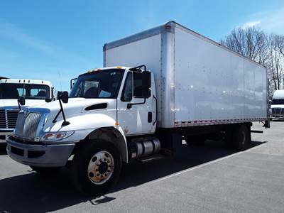 International 4300 26 ft Box Truck - 240HP, 7 Speed Automatic, Roll up Door, Liftgate