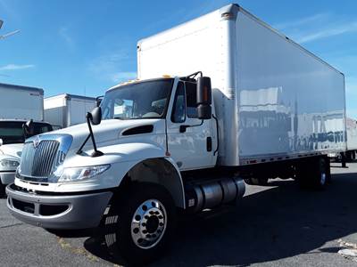 International 4300 26 ft Box Truck - 240HP, 6 Speed Automatic, Roll up Door