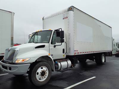 International 4300 26 ft Box Truck - 240HP, 6 Speed Automatic, Roll up Door