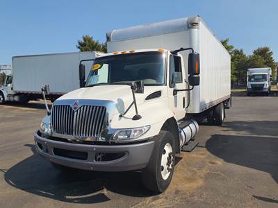 International 4300 26 ft Box Truck - 240HP, 6 Speed Automatic, Roll up Door, Liftgate