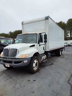 International 4300 26 ft Box Truck - 240HP, 6 Speed Automatic, Roll up Door, Liftgate