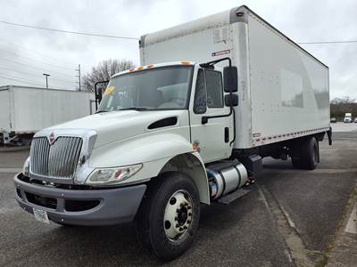 International 4300 26 ft Box Truck - 240HP, 6 Speed Automatic, Roll up Door, Liftgate
