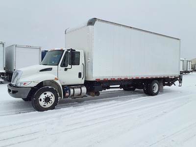 International 4300 26 ft Box Truck - 240HP, 6 Speed Automatic, Roll up Door, Liftgate