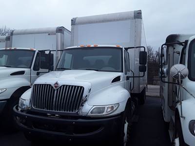 International 4300 26 ft Box Truck - 240HP, 6 Speed Automatic, Roll up Door, Liftgate