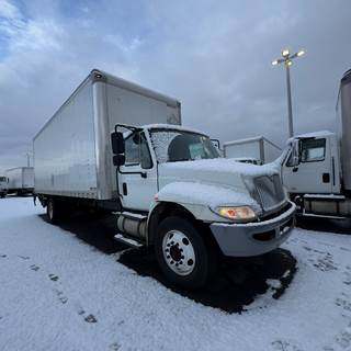 International 4300 26 ft Box Truck - 240HP, 6 Speed Automatic, Roll up Door, Liftgate