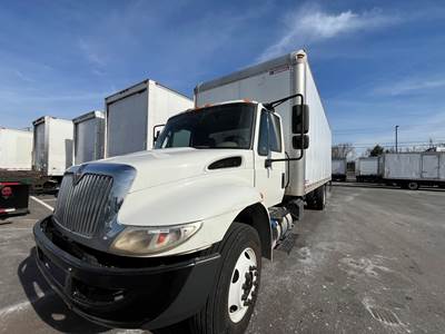 International 4300 26 ft Box Truck - 240HP, 7 Speed Automatic, Roll up Door, Liftgate