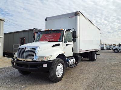 International 4300 26 ft Box Truck - 240HP, 6 Speed Automatic, Swing Door