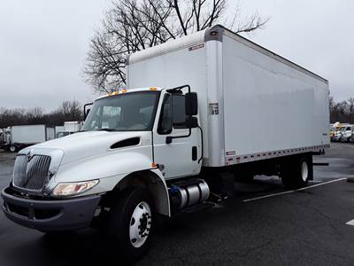 International 4300 26 ft Box Truck - 6 Speed Automatic, Swing Door