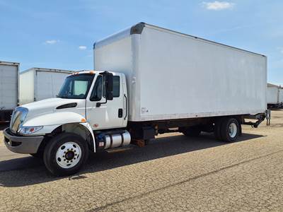 International 4300 26 ft Box Truck - 250HP, 6 Speed Automatic, Roll up Door, Liftgate