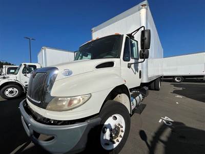 International 4300 26 ft Box Truck - 250HP, 6 Speed Automatic, Roll up Door, Liftgate